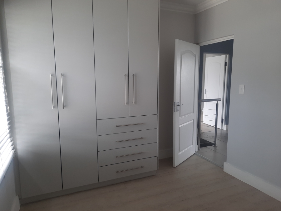 To Let 3 Bedroom Property for Rent in Langeberg Heights Western Cape